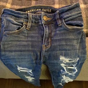Women’s American Eagle next level stretch denim. Distressed, SZ 00.